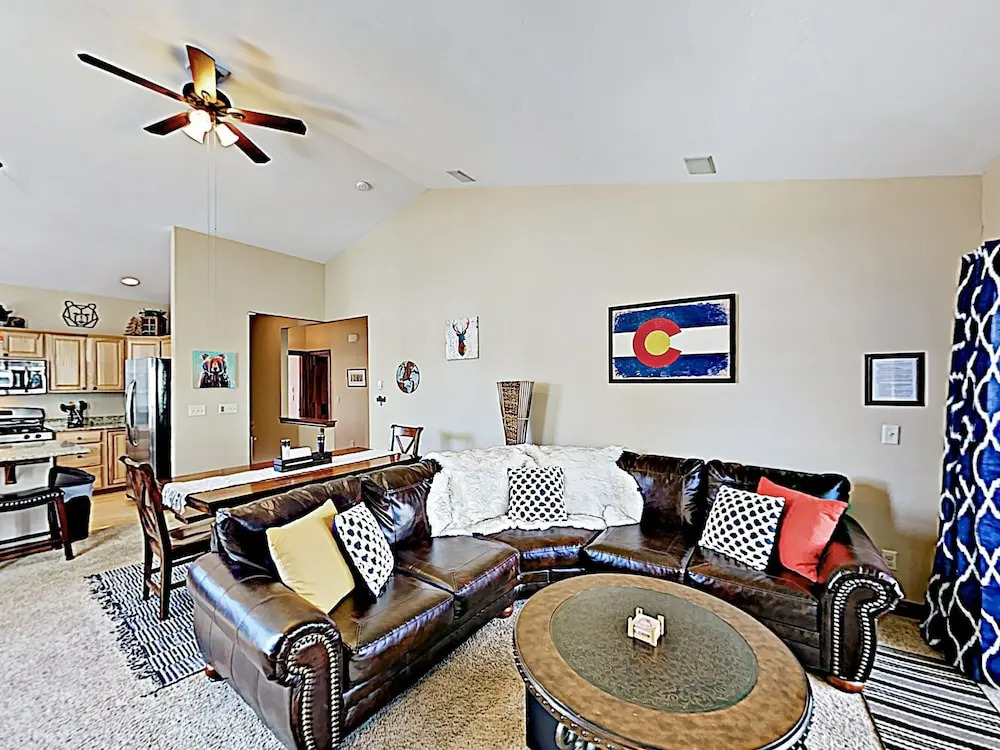 New Listing! End-unit Townhome W/ Private Hot Tub 2 Bedroom Townhouse