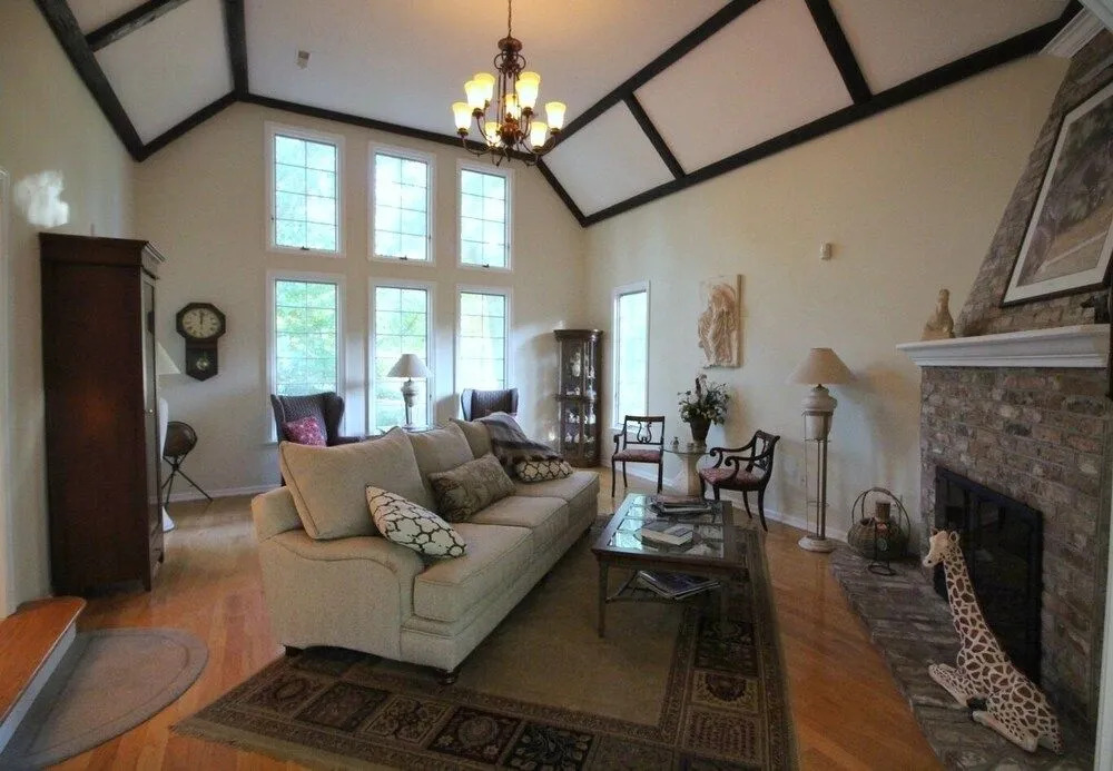 Tudor Oaks Inn