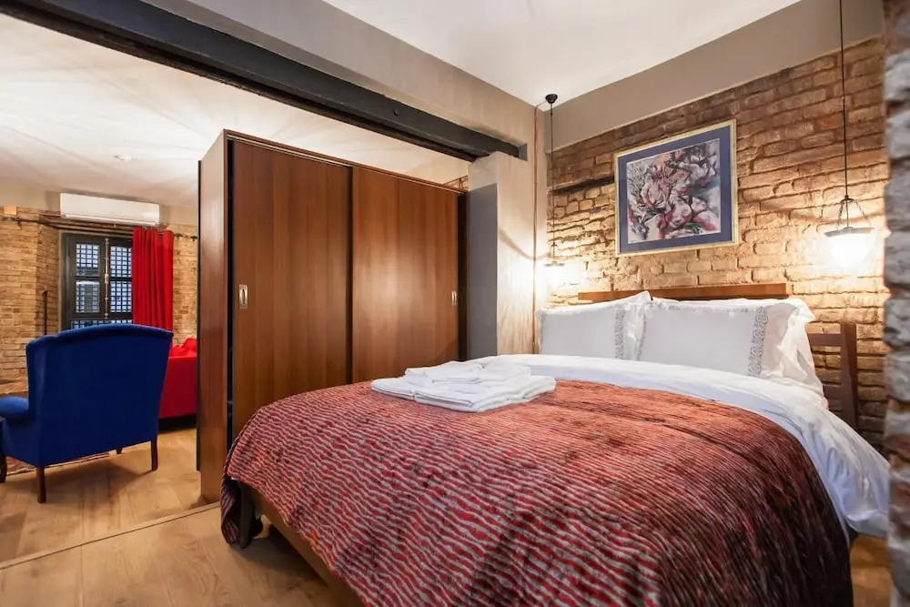 1 Bedroom Apartment w Kitchen