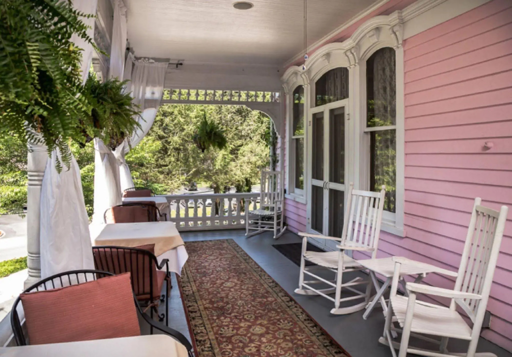 Cedar Crest Inn