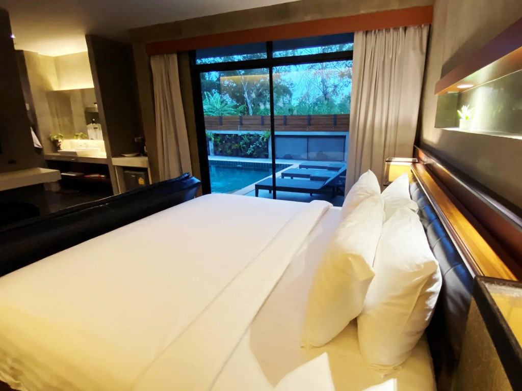 Eya Poolvilla