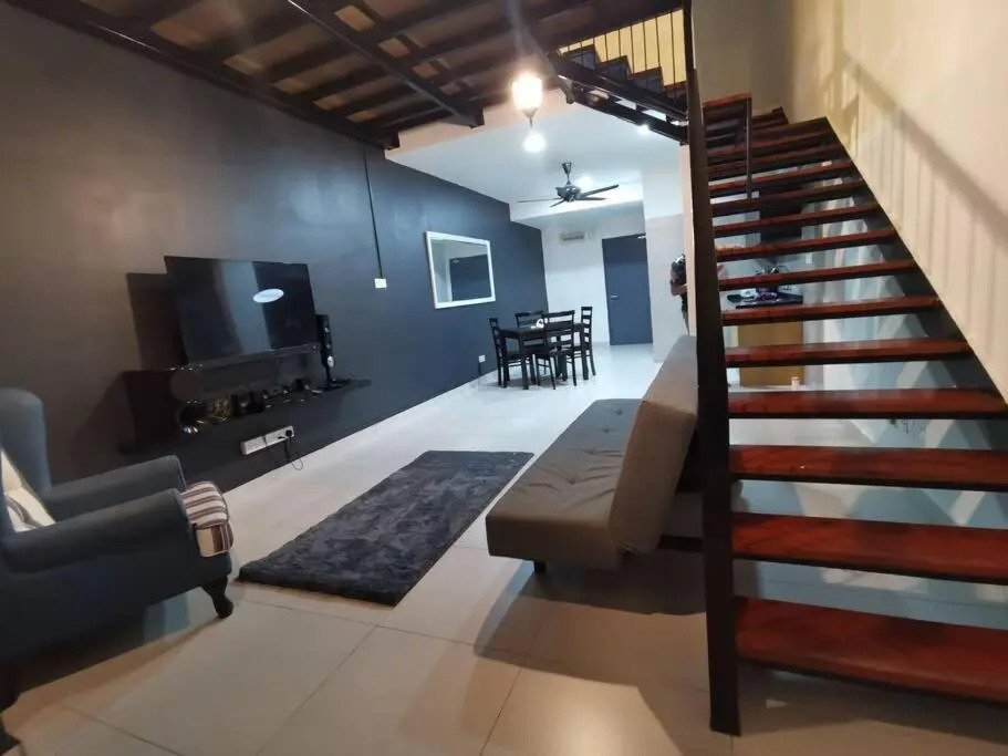 Duplex Apartment Lakeview - Free Netflix & WiFi