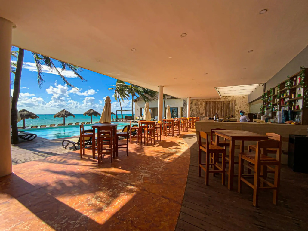 Spectacular & Luxurious Apartment Playa del Carmen Rooftop Pool, Golf Course & Tennis Court
