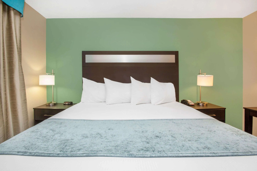 Baymont by Wyndham Midland Center