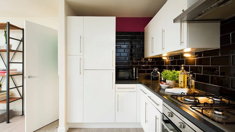 Bright and Spacious 2BR Flat in East London