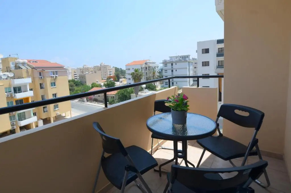 Blu Mackenzie 1 bdr Flat with Pool