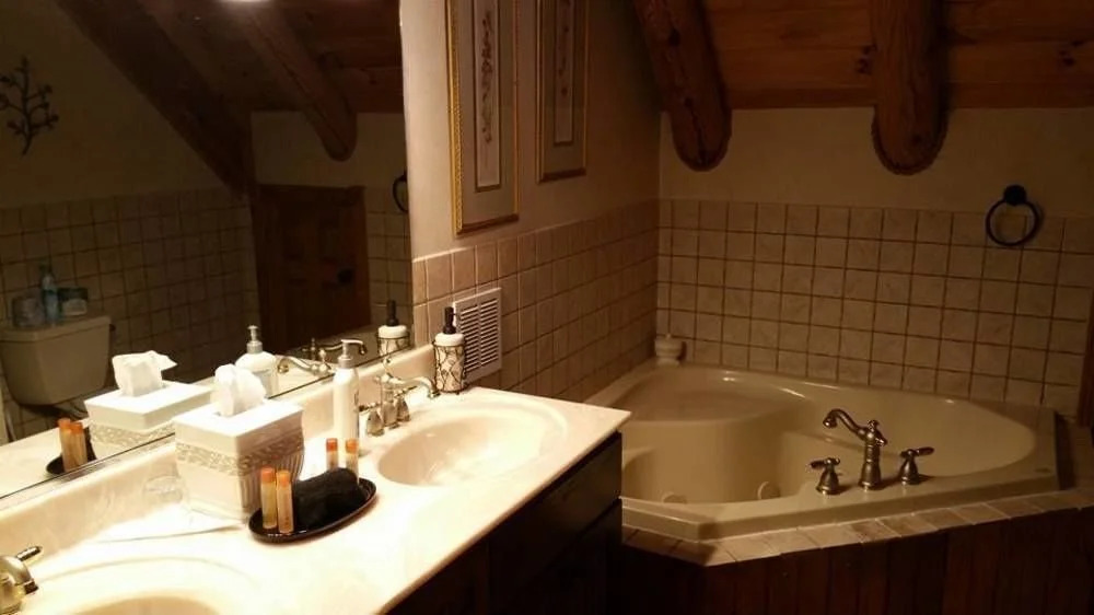 Pine Lakes Lodge