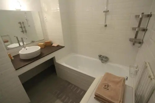 d.Five Riverside Suite
