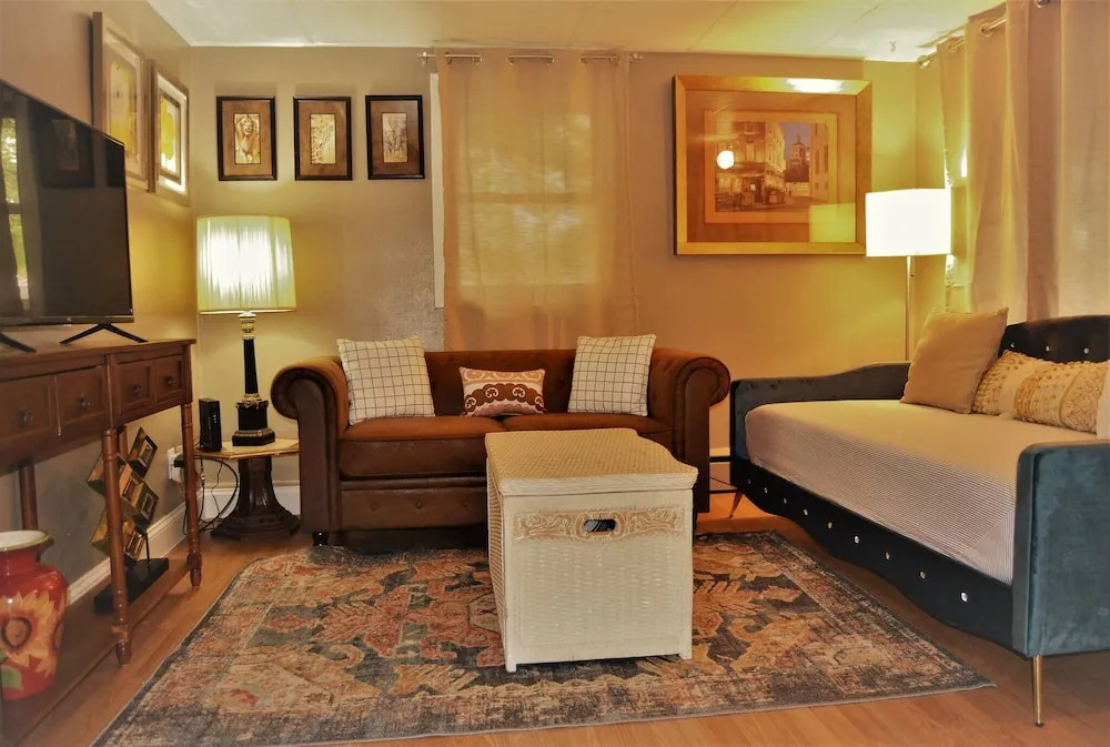 Gather Here 9br, 5BA Group