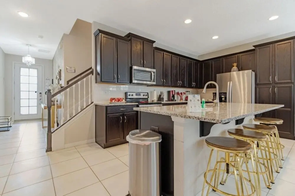 Incredible 5 bed 4 Bath With Private Pool 1598