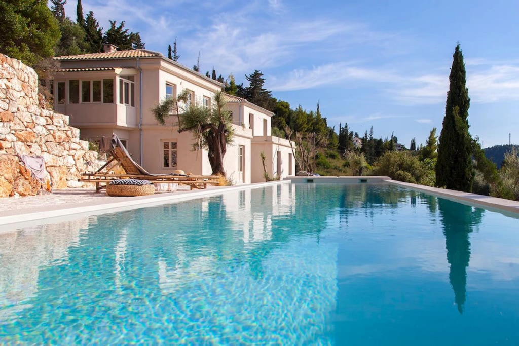 Luxury Villa in Agios Nikitas