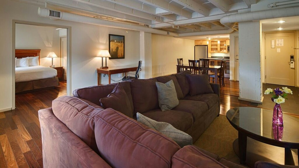 Grand Eastonian Hotel & Suites