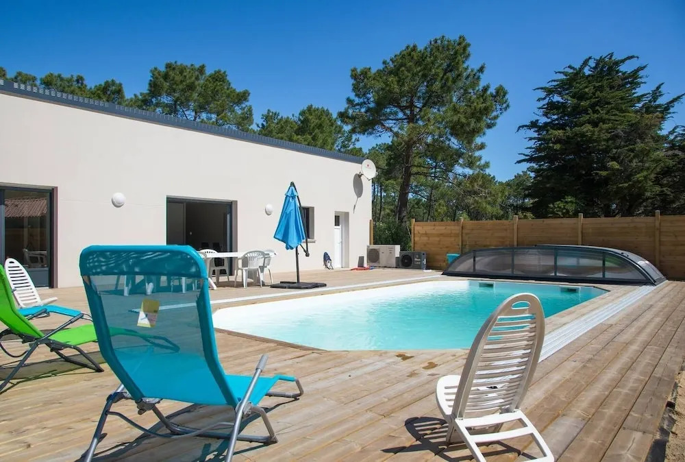 House with private pool