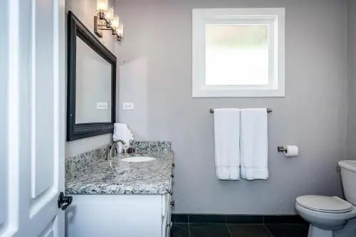 Luxury 4-bedroom home a short walk from the beach