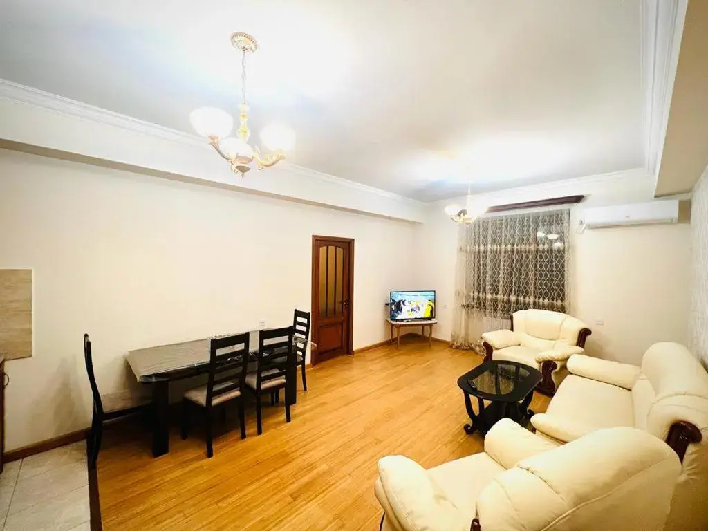 New Luxury 2 Bedroom + Balcony By Republic Square