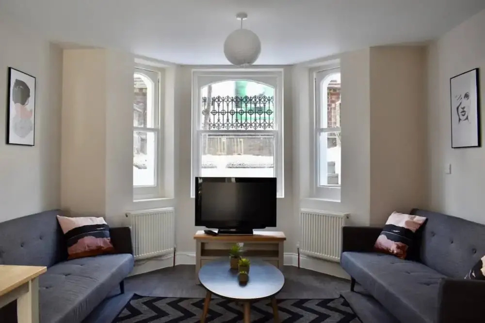 Spacious 4 Bedroom Flat in Central Brighton