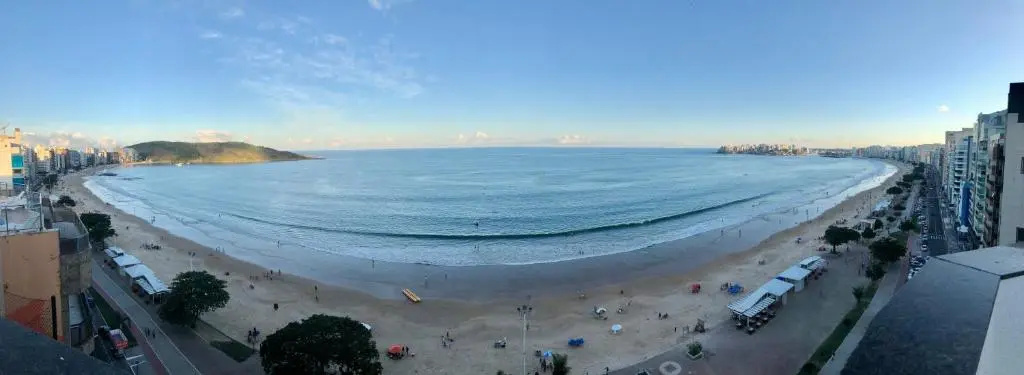 BEIRA MAR 3 suítes, lavabo, 2 Vagas Garagem, varandão, Smart TV- MELHOR LOCALIZAÇÃO - WIFI Vivo Fibra