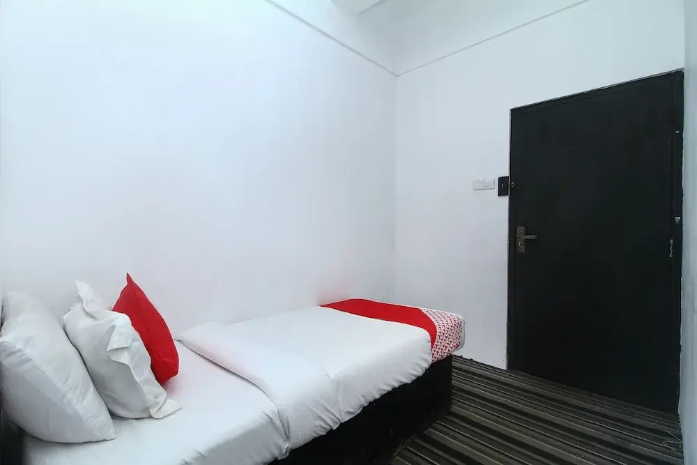 OYO 523 Royal Hotel