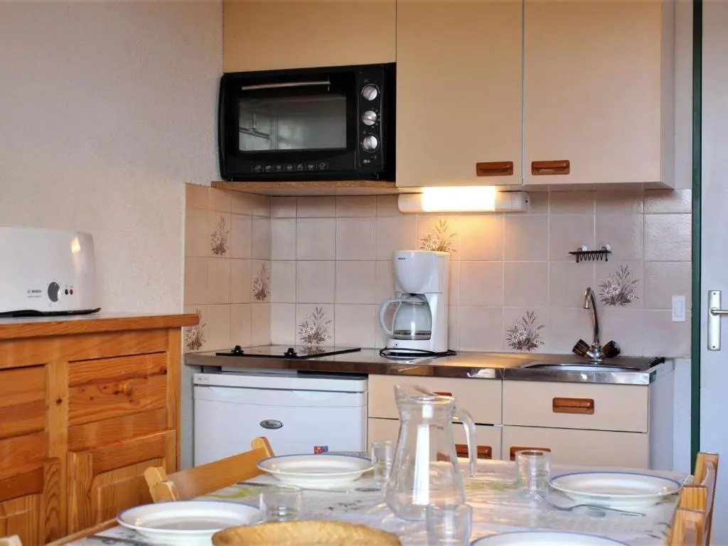 Appartement Risoul, 1 pièce, 2 personnes - FR-1-330-142
