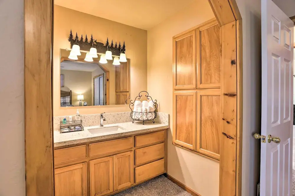 Pet-friendly Big Bear Cabin ~ 6 Mi to Ski Resorts!