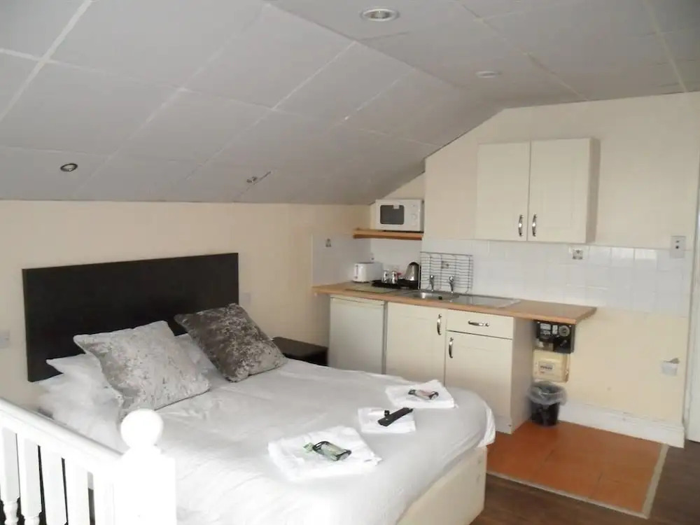 Anzy Panzy Hotel and Apartments