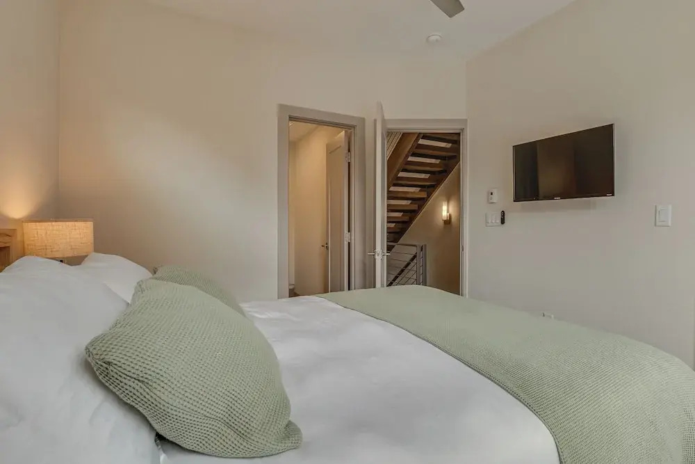 Silverthorne Townhome w/ Hot Tub: Walk to Town!