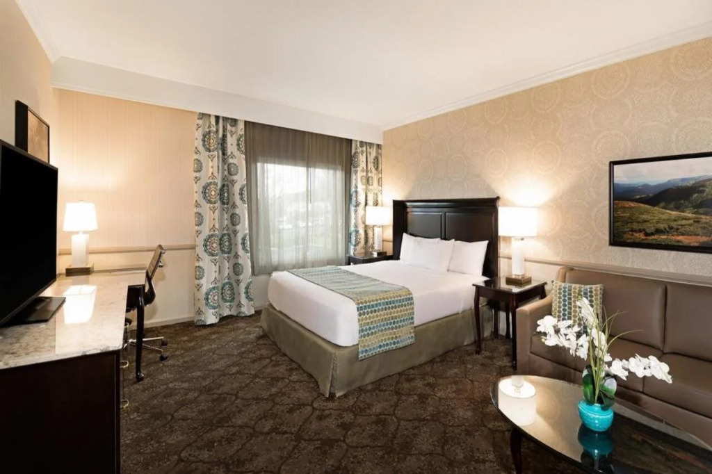 Ayres Hotel Corona - Riverside