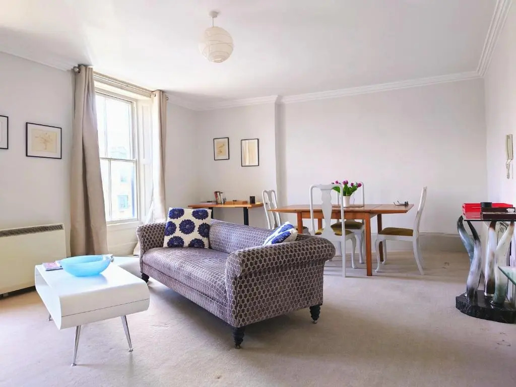 Charming 2 bed apartment in the centre of Burford