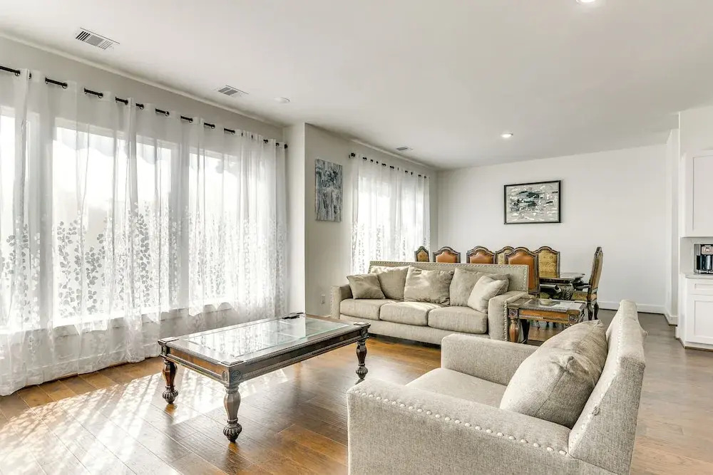 7 Mi to The Galleria: Modern Home w/ Fenced Yard