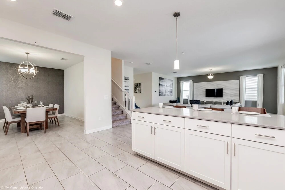 8909 Stinger Dr