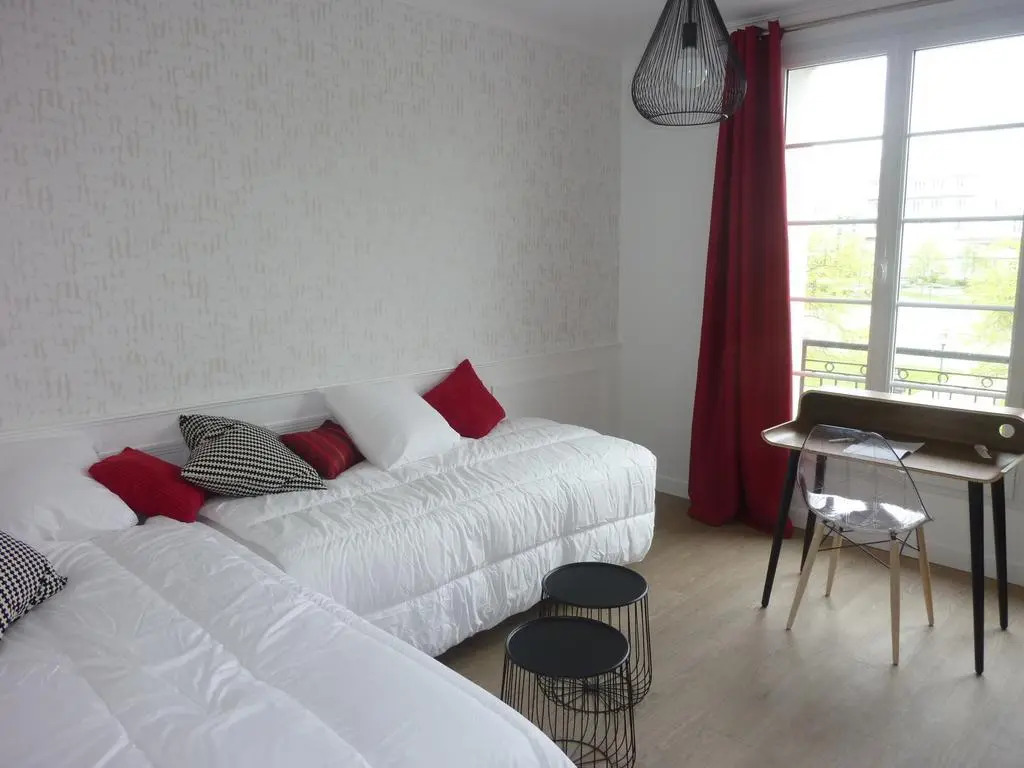 Brest Suite Home