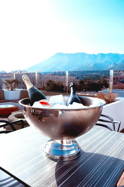 DAOS Suites & Terrace Marbella