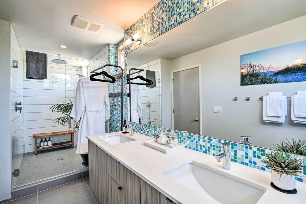 Canal & Mtn Views: Pet-friendly Seattle Retreat