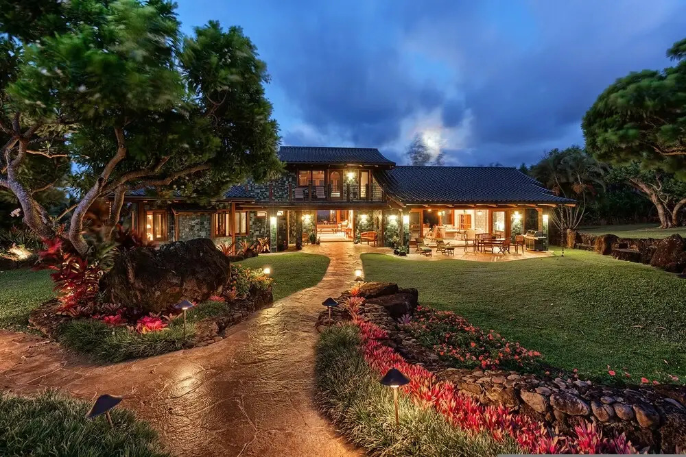 Sea Song in Kilauea With 4 Bedrooms and 6 Bathrooms