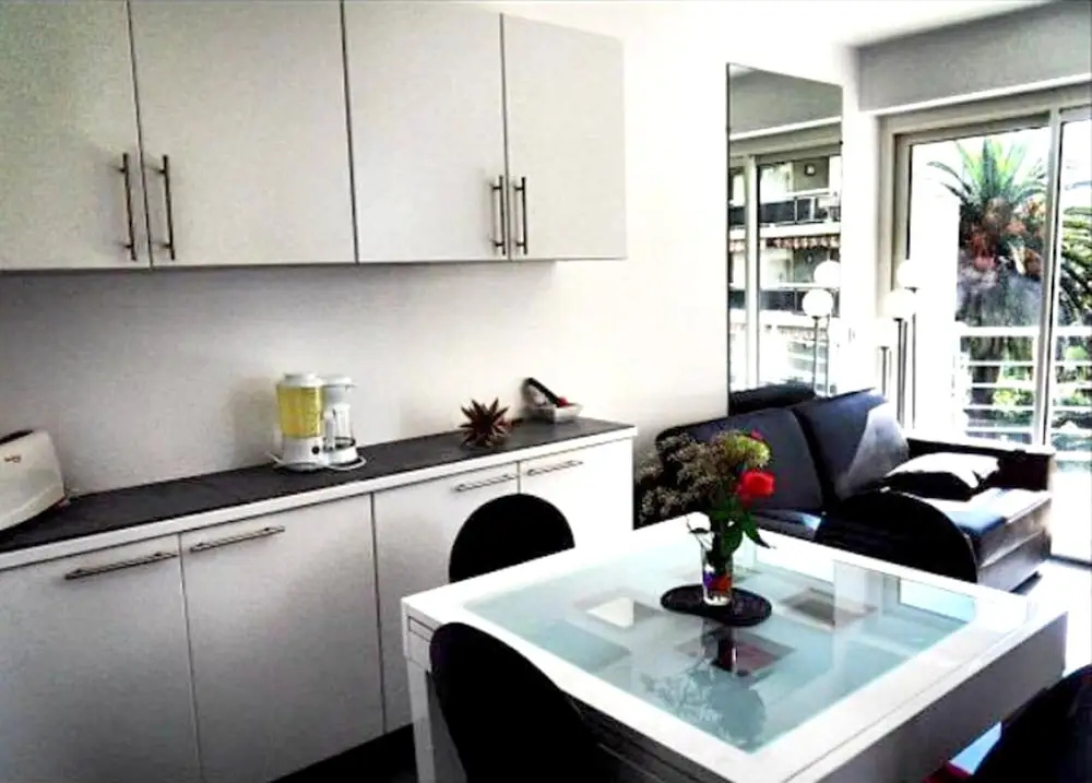 Apartment with One Bedroom in Juan Les Pins, with Wonderful Sea View, Furnished Terrace And Wifi - 50 M From the Beach