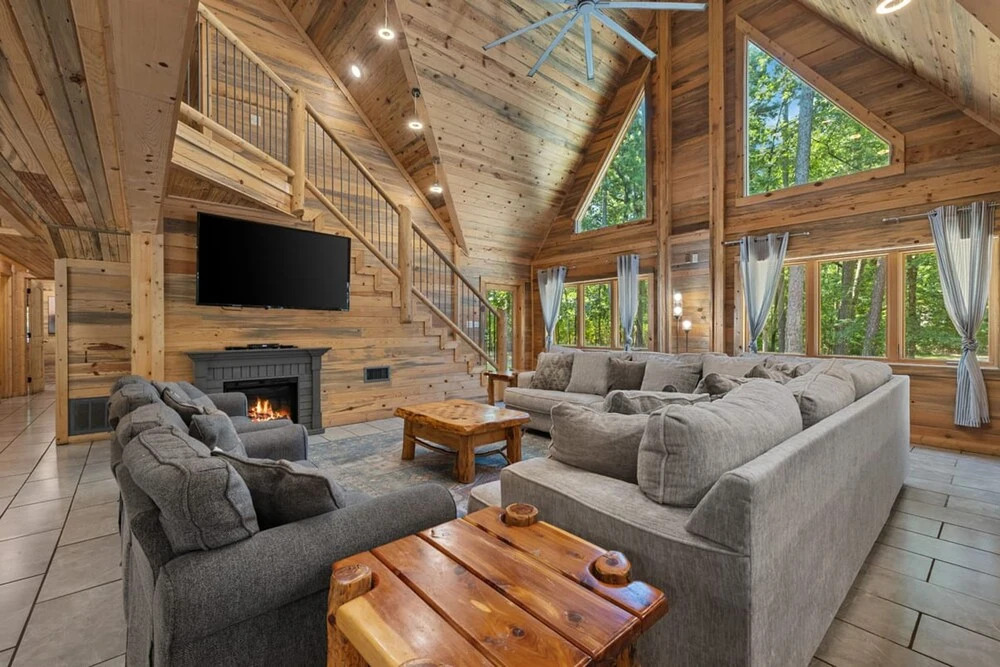 Blue Bass Lodge Pine Getaway With Hot Tub Fire