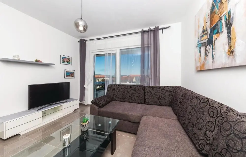 Nice Home in Kastel Luksic With 5 Bedrooms, Wifi and Outdoor Swimming Pool
