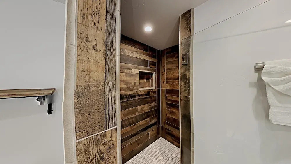 Remodeled 2 Bedroom Condo with Easy Access to Mountain Biking, Swimming, Hiking, Hot Tubs! by RedAwning