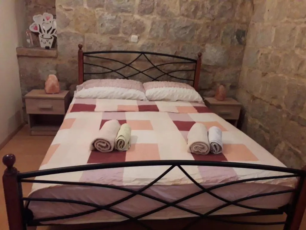 Eldi Apartments