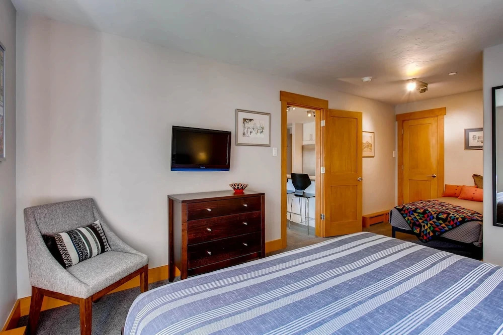 Westwind 302 2BD 2BA Plat. Condo