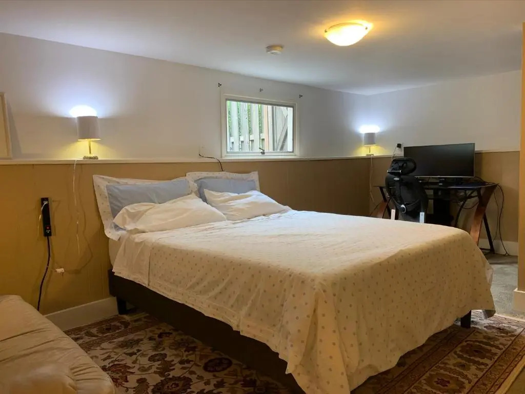 Private Suite 3 Bedrooms&Living near U-District