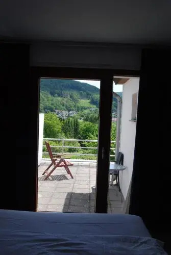 Hinter den Spiegeln