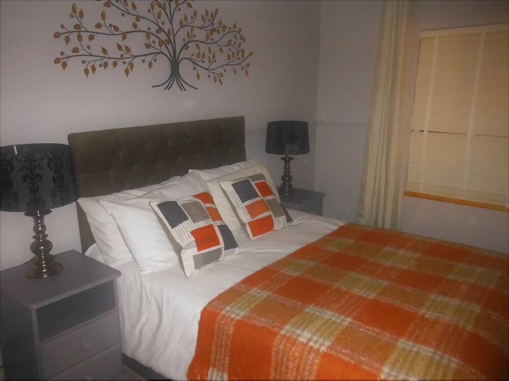 Select Serviced Accommodation - Canal Walk