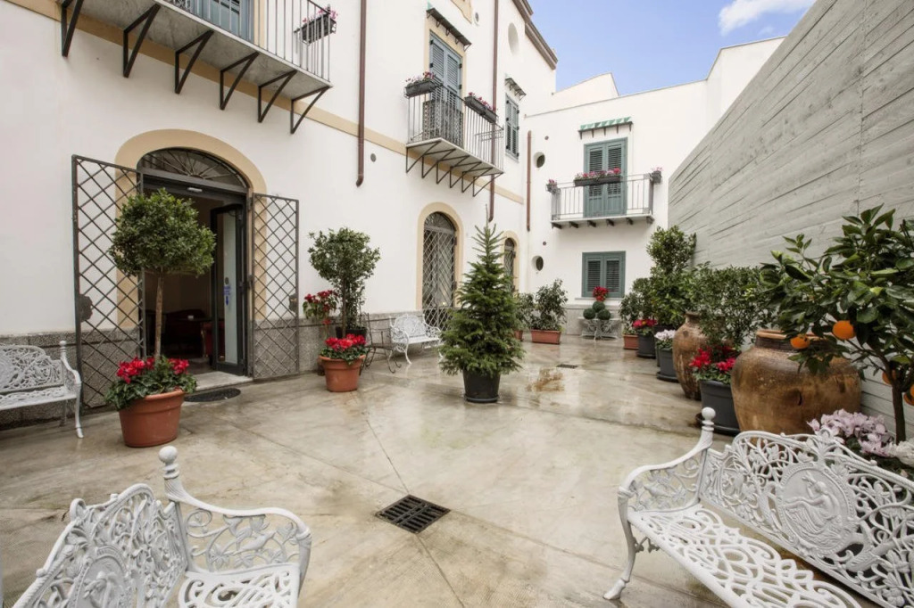 Palazzo Brunaccini Boutique Hotel