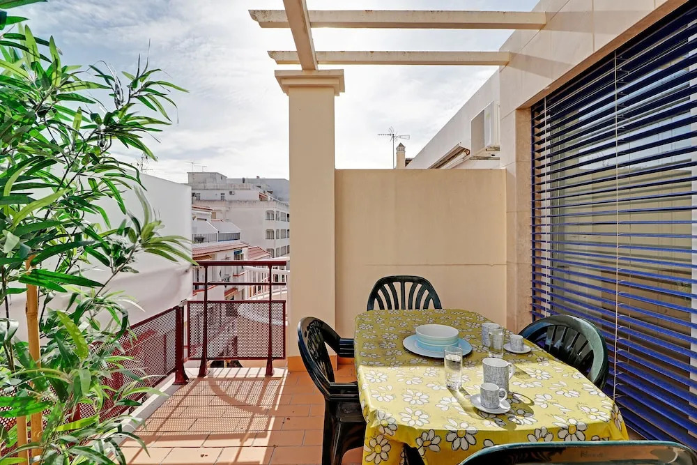Monte Gordo Downtown by Homing