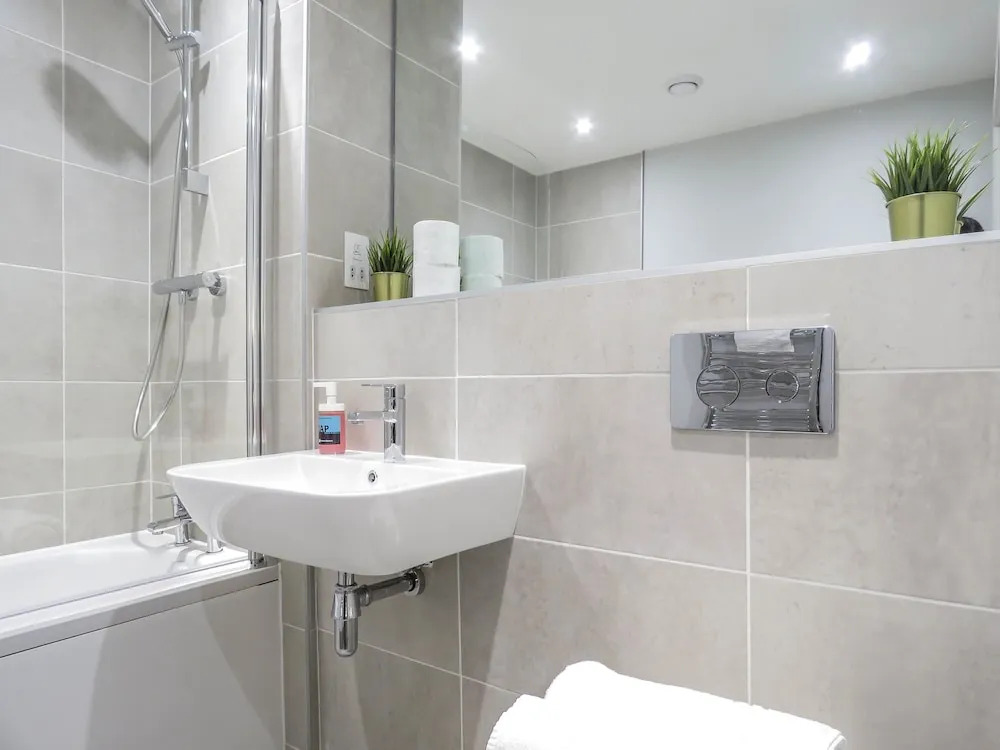 Tudors eSuites Birmingham Apartments with Gated Parking