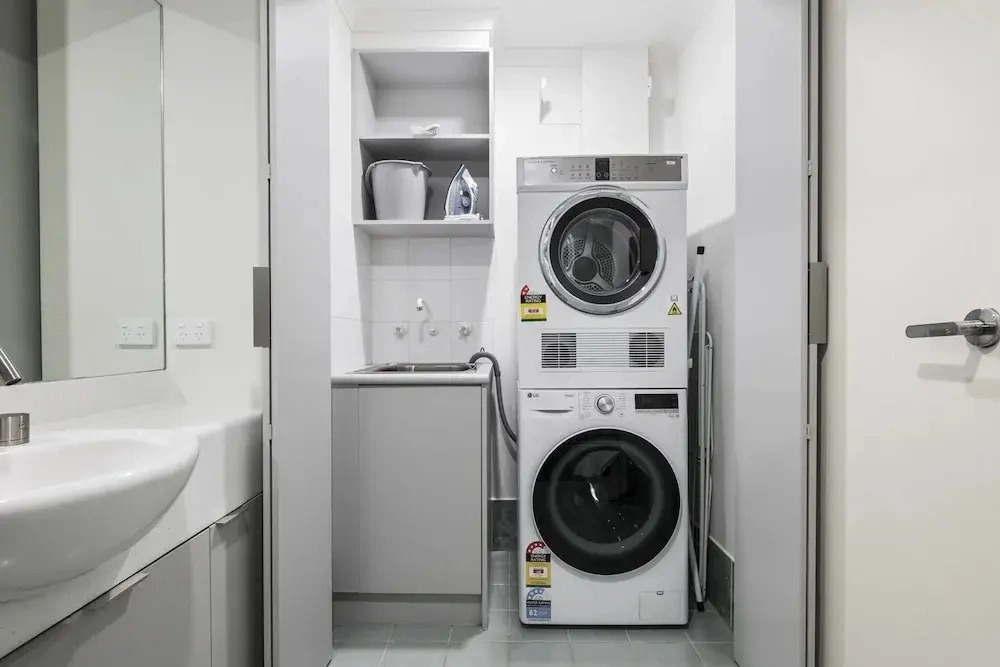 Spacious 3-bed Apartment in Melbourne CBD