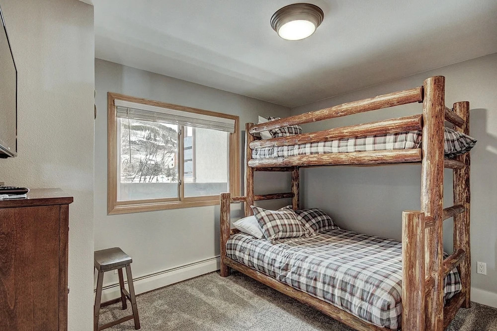C212 Cinnamon Ridge 2 Bedroom Condo by RedAwning
