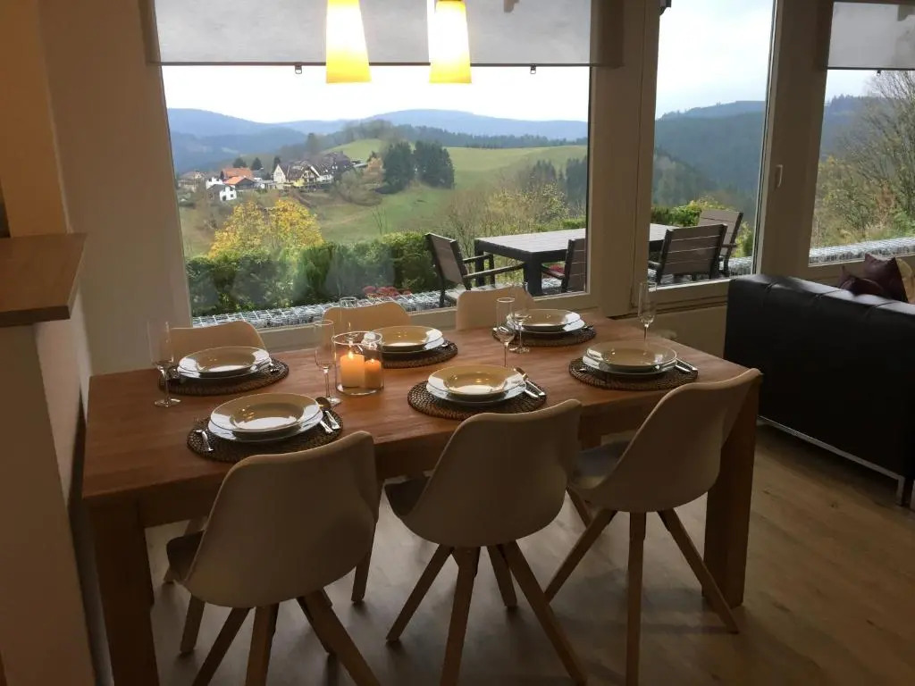 Linas Ferienwohnungen - zwei moderne FeWos mit Sauna im Haus und fantastischem Ausblick