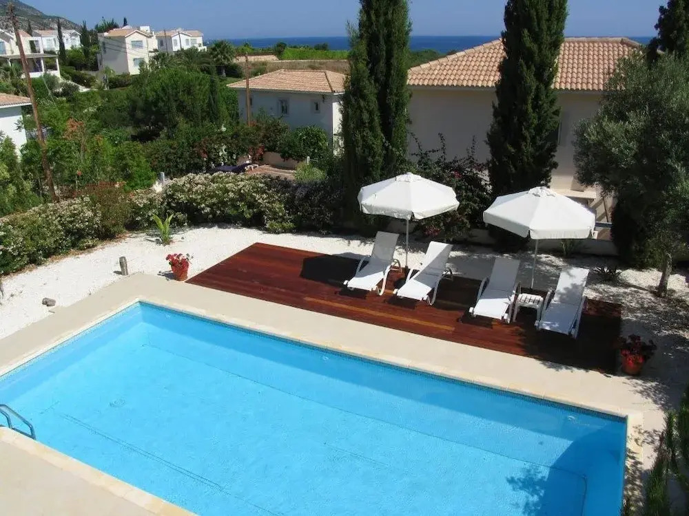 Carob Tree Villa in Latsi